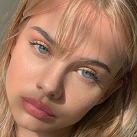 Sara Crumbleleg Nude